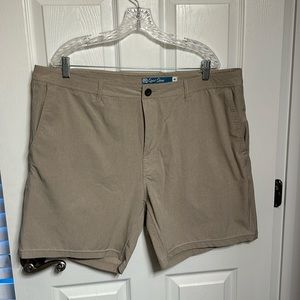 Men’s Quiet Storm khaki shorts. Size 40